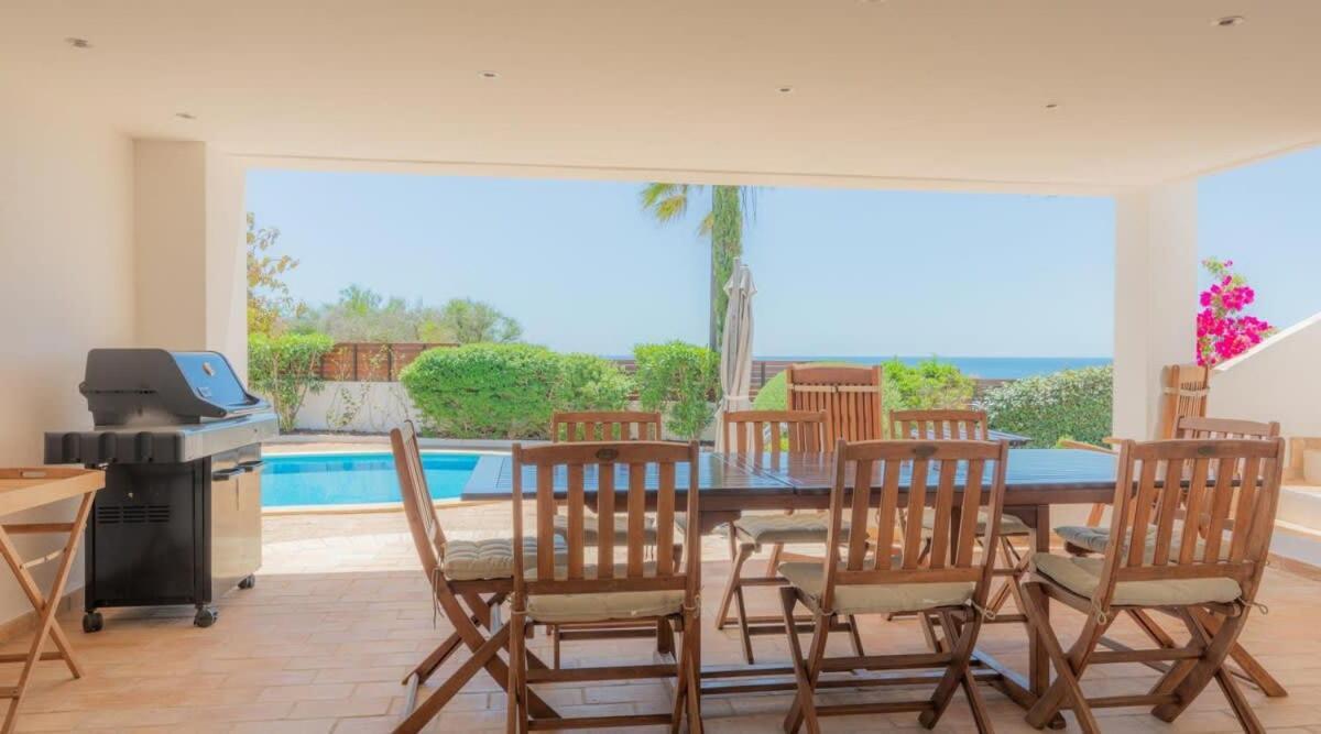 Villa Prado - Beautiful Beachfront Villa 알부페이라 외부 사진