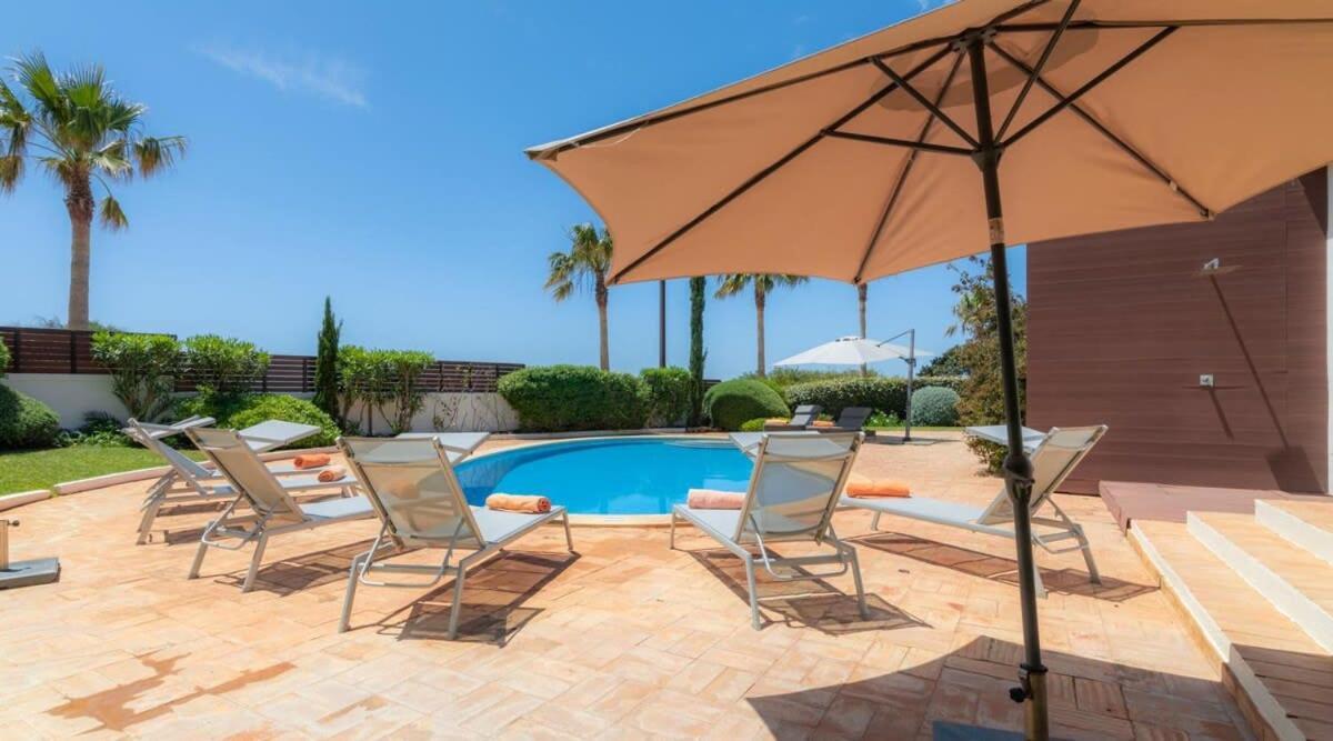 Villa Prado - Beautiful Beachfront Villa 알부페이라 외부 사진